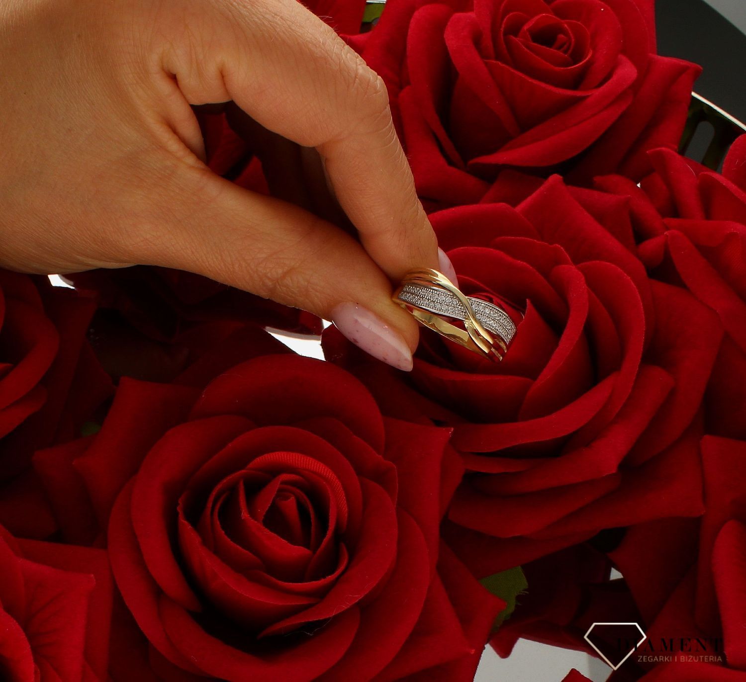 Złoty pierścionek damski próba 375 rozmiar 24 Fala cyrkonii PI 4171 375. Złota biżuteria na prezent. Pierścionki złote na prezen (2).jpg